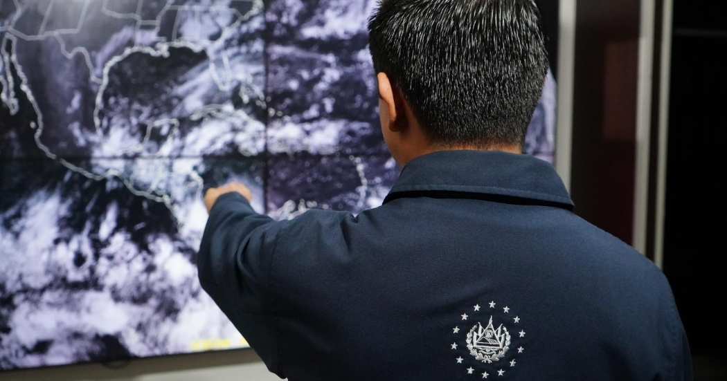 Tecnico del MARN brinda informes del clima en El Salvador