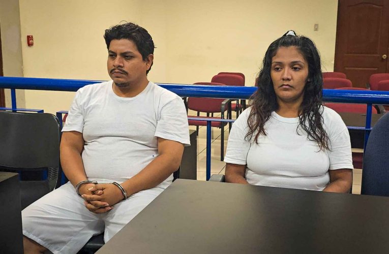 Condena de 57 años para mujer que maltrataba a sus hijos.