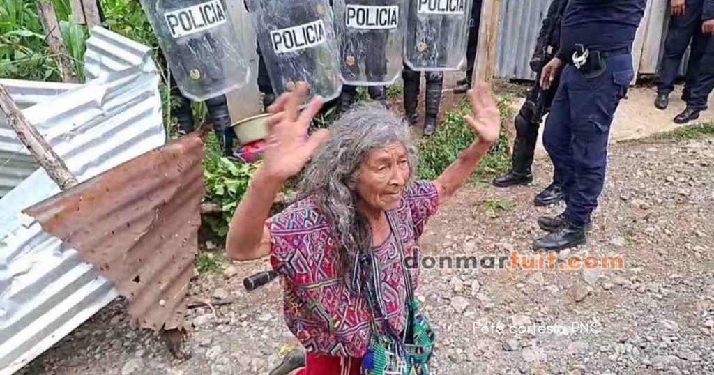 Conmoción en Guatemala: mujer de 72 años es desalojada tras proceso promovido presuntamente por su hijo