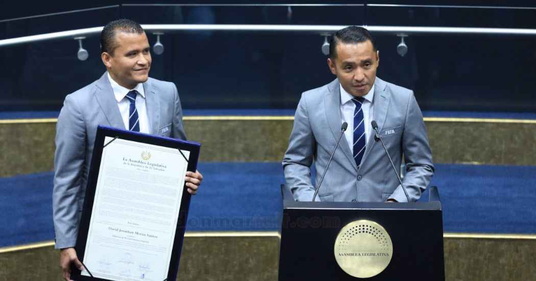 Asamblea Legislativa reconoce a los árbitros salvadoreños Iván Barton y David Morán