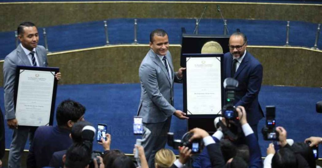 Asamblea Legislativa reconoce a los árbitros salvadoreños Iván Barton y David Morán