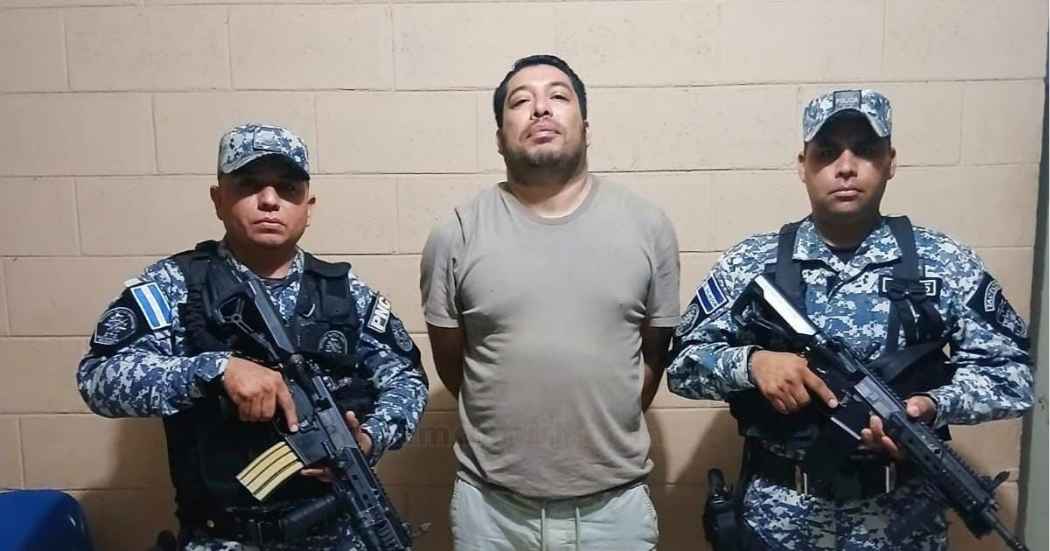 Hombre es detenido tras realizar disparos al aire mientras conducía ebrio en La Libertad Oeste