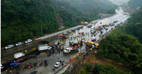 Accidente de tránsito deja cuatro fallecidos y 27 lesionados en El Salvador