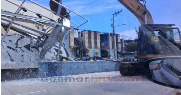 Retiran estructuras de una antigua estación del SITRAMSS en San Salvador